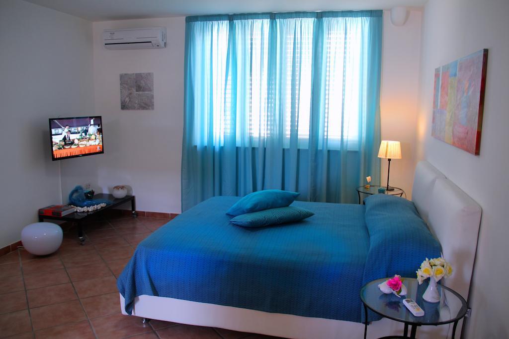 يوتْسْوولْ B&B Darsena الغرفة الصورة